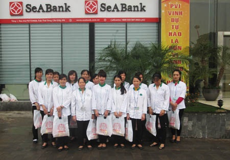 Cleanhouse Việt Nam trao quà Tết Bính Thân cho tập thể cán bộ nhân viên
